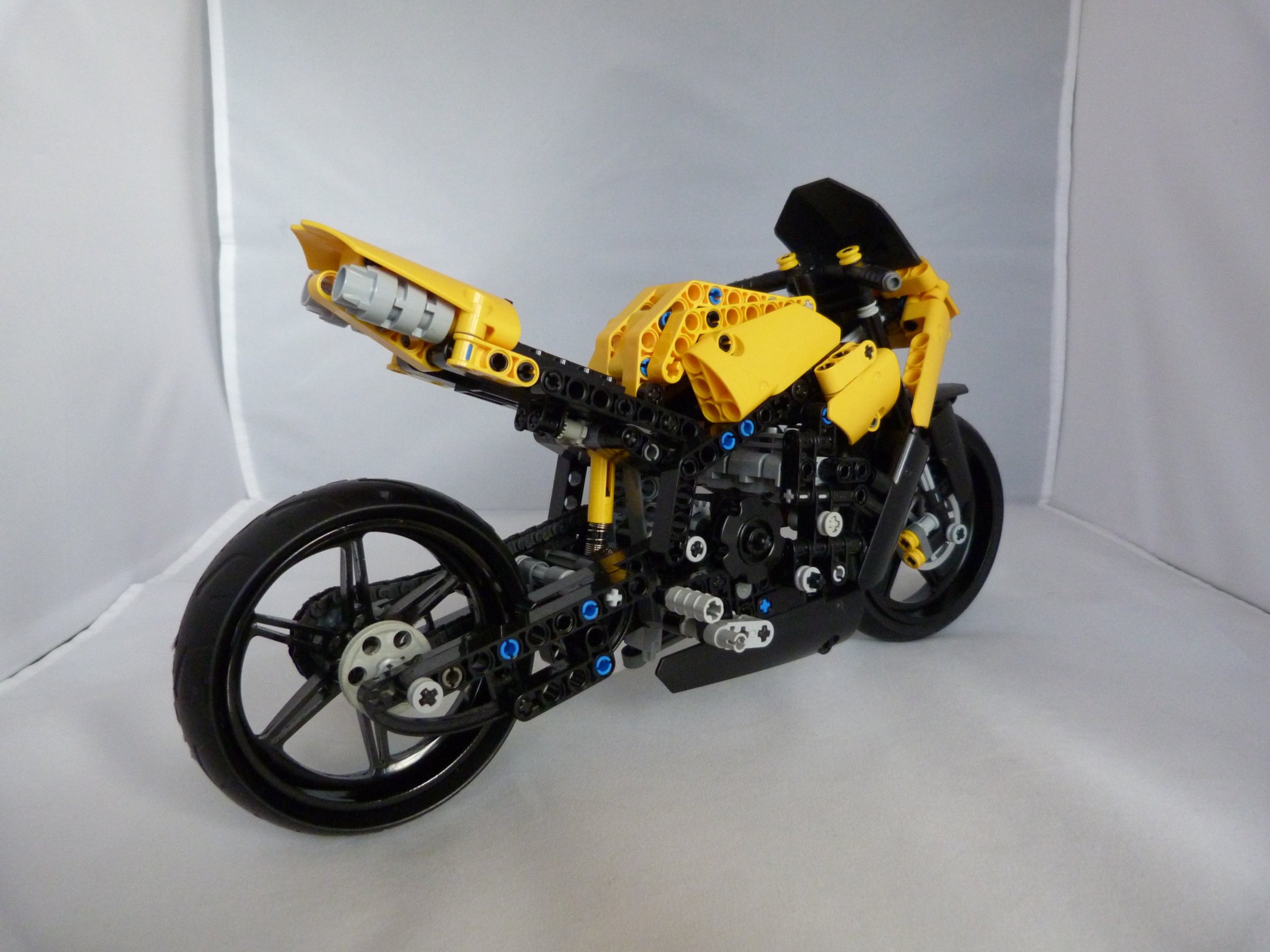 MOC] LEGO TECHNIC YAMAHA R1